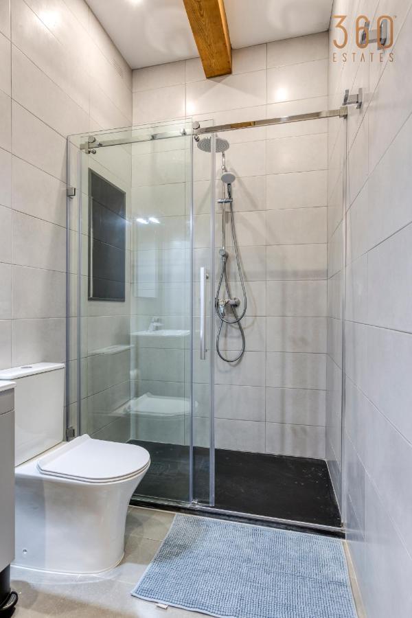A Lovely 1Br Home With Balcony Just Off The Coast By 360 Estates San Giuliano Esterno foto