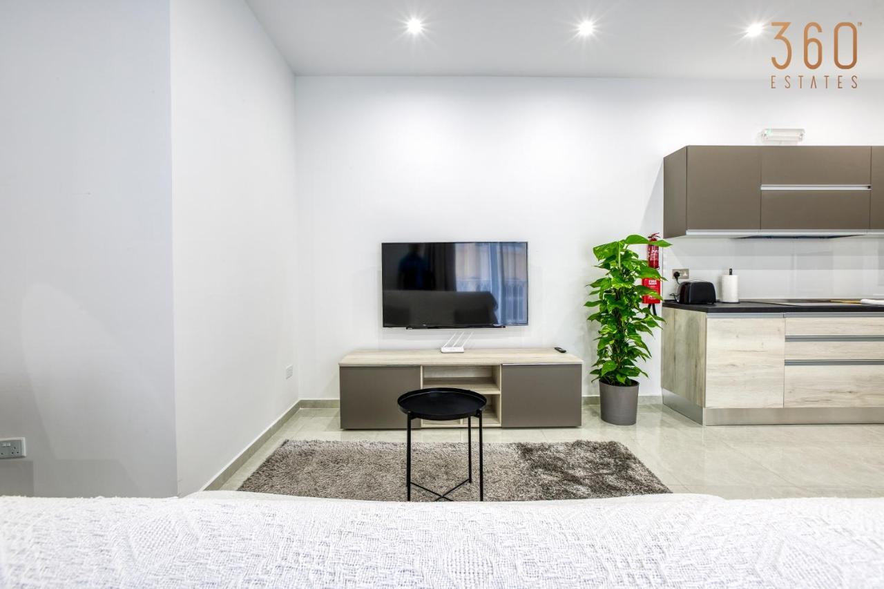 A Lovely 1Br Home With Balcony Just Off The Coast By 360 Estates San Giuliano Esterno foto