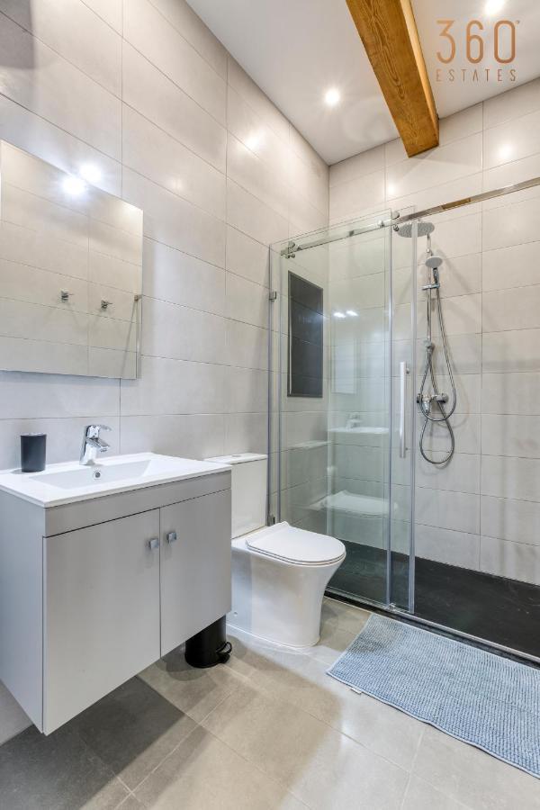 A Lovely 1Br Home With Balcony Just Off The Coast By 360 Estates San Giuliano Esterno foto