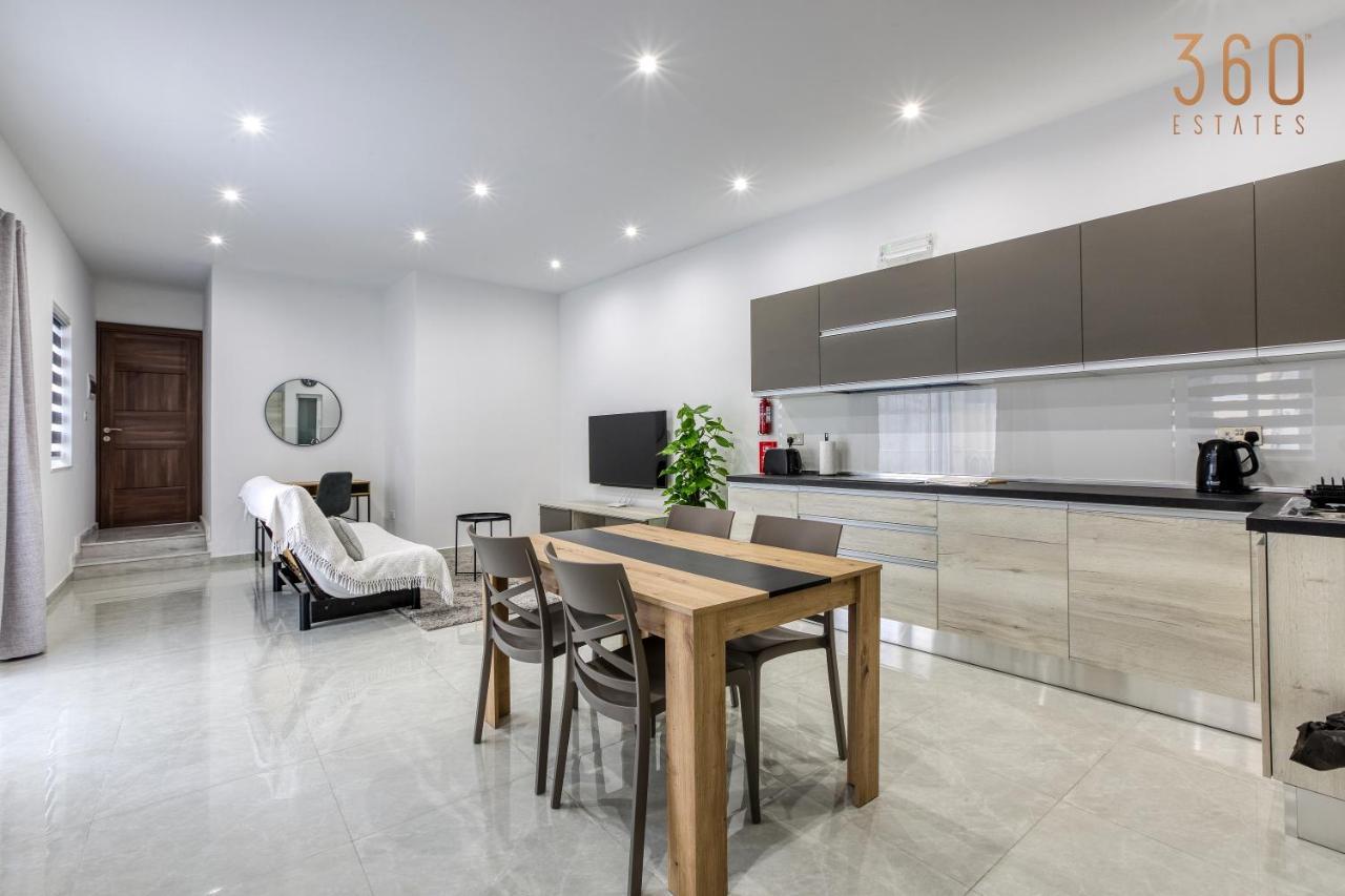 A Lovely 1Br Home With Balcony Just Off The Coast By 360 Estates San Giuliano Esterno foto