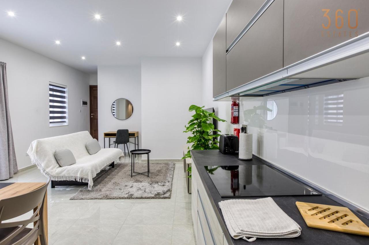 A Lovely 1Br Home With Balcony Just Off The Coast By 360 Estates San Giuliano Esterno foto