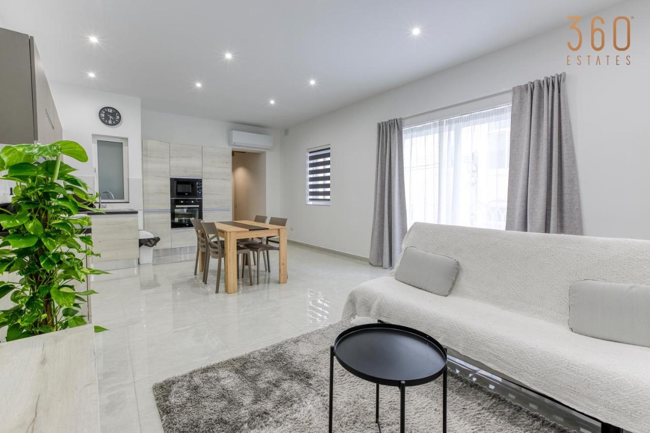 A Lovely 1Br Home With Balcony Just Off The Coast By 360 Estates San Giuliano Esterno foto