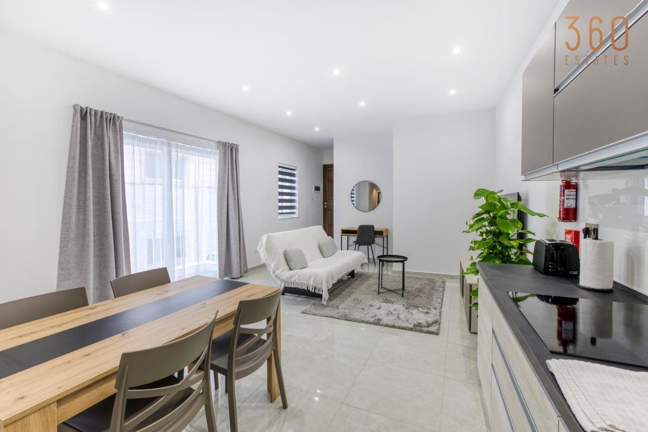 A Lovely 1Br Home With Balcony Just Off The Coast By 360 Estates San Giuliano Esterno foto